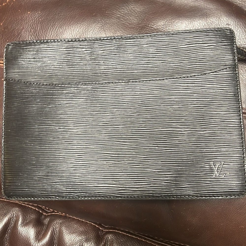 Louis Vuitton Black Epi Leather clutch SR0916